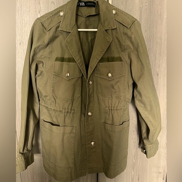 Zara. Army Green Utility Jacket. Cinchable drawcord at waist - Picture 4 of 7